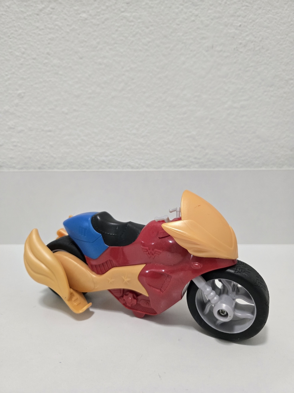 DC Super Hero Girls Wonder Woman  Motorcycle Toy Racer Mattel 2016 Dc Comics